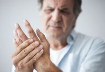 什么是手的骨性关节炎？手的骨性关节炎该如何进行治疗呢？