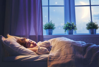 提醒：睡觉时出现这3种异常，或是肝功能下降的表现