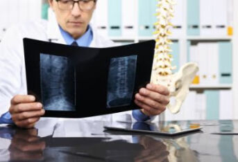 腰椎间盘突出微创脊柱内镜术后经常会遇见那些问题？  