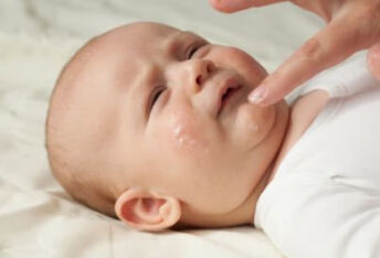婴儿眼皮湿疹