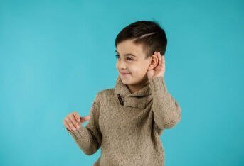 每天戴耳机超过三小时，那你离“聋”的传人不远了！