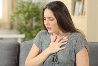胃食管反流导致嗓子疼，该怎么办？