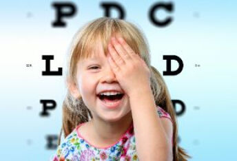 孩子经常眨眼睛，父母要警惕这些眼部疾病！