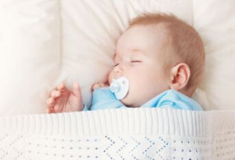 宝宝睡觉时为什么会摇头？