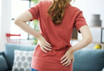 后腰按压的时候出现疼痛的原因及治疗措施