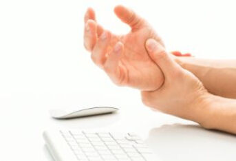 手指腱鞘疼痛、肿胀怎么回事？或是1种慢性无菌性炎症