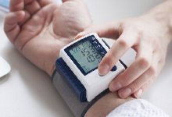 高血压为什么会损坏血管？