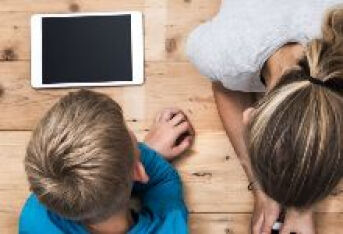 孩子看电视停不下来，家长应该怎样教育？