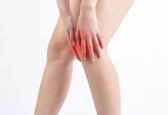 变天的时候出现了膝盖疼痛的原因及治疗措施