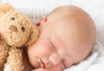 宝宝为什么会睡偏头？