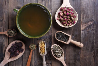 盛夏适合“自讨苦吃”，中医教您养生凉茶怎么喝！