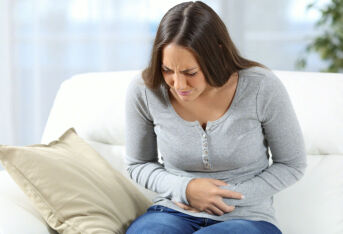 慢性胃肠炎的症状及治疗方法？