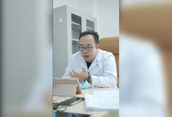 大家好，我是来自北京的耳鼻喉医生王颖，
从事耳鼻喉临床工作已经有15年了。
擅长中西医结合治疗各类耳