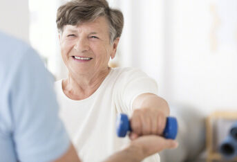 家有老人的要注意，70岁的老年人这样运动才健康长寿
