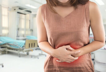 胃癌病人吃东西会肚子疼吗？