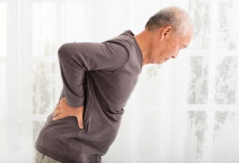 几种简单易学的穴位，帮老年人减轻颈肩腰腿痛